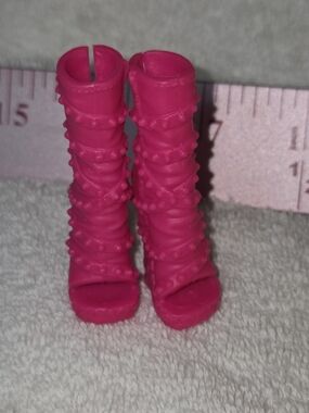 Mattel Monster High Venus Ghoul Spirit Hot Pink Studded Doll Boots